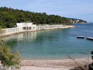 hvar_public_beach