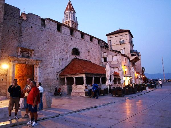 Lire la suite à propos de l’article Trogir, une ville classée au patrimoine mondial de l’UNESCO