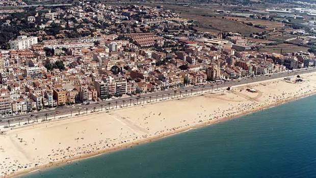 Vue aérienne de la plage d'Ocata à Barcelone