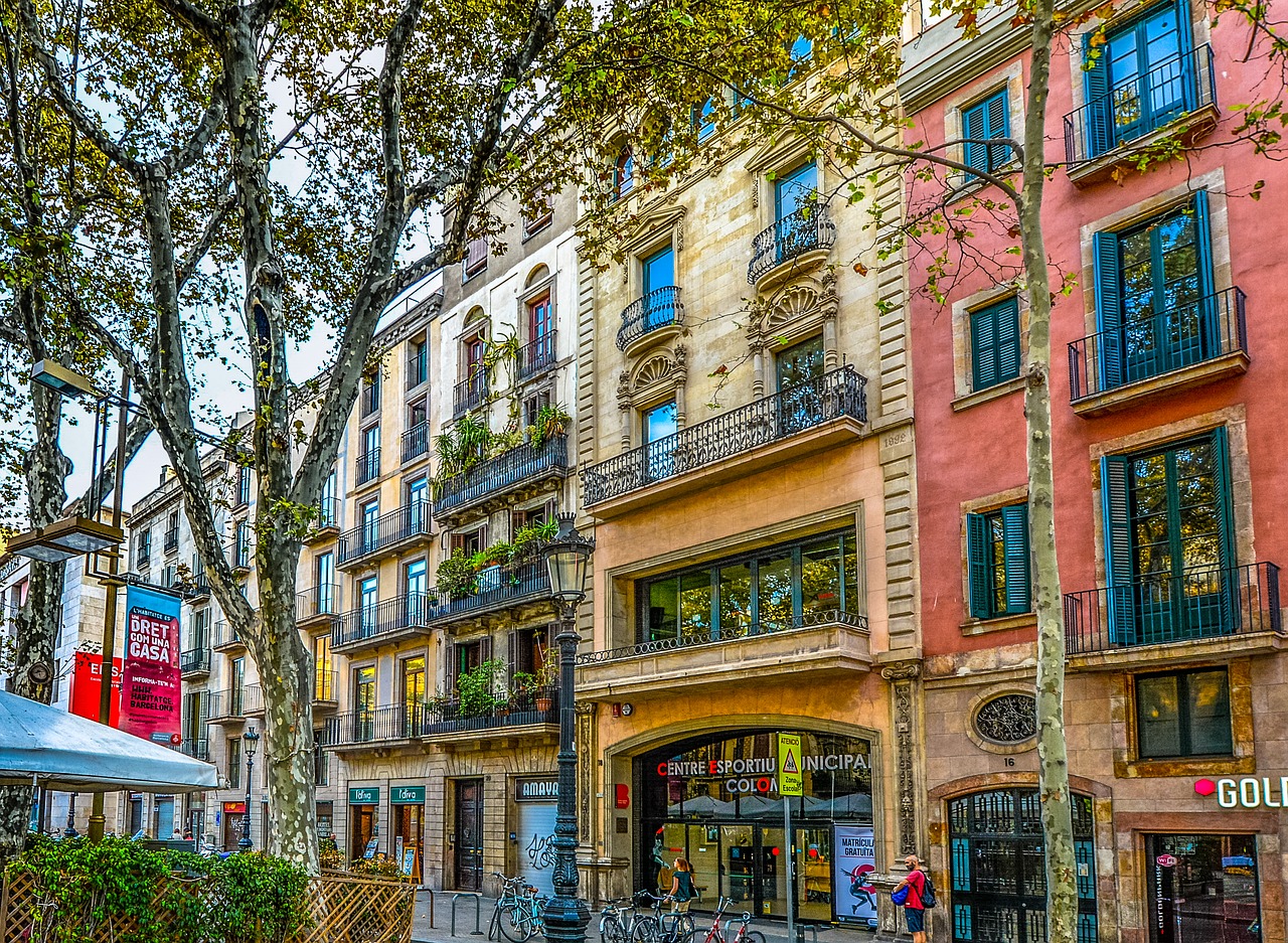 Façades d'immeuble colorées à Barcelone